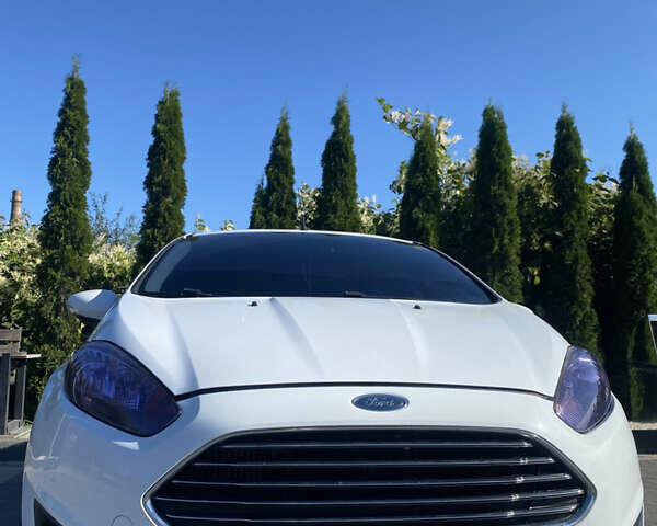 Белый Форд Фиеста, объемом двигателя 1 л и пробегом 142 тыс. км за 6700 $, фото 6 на Automoto.ua