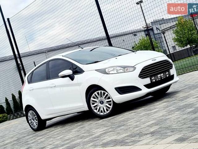 Білий Форд Фієста, об'ємом двигуна 1 л та пробігом 60 тис. км за 9900 $, фото 96 на Automoto.ua