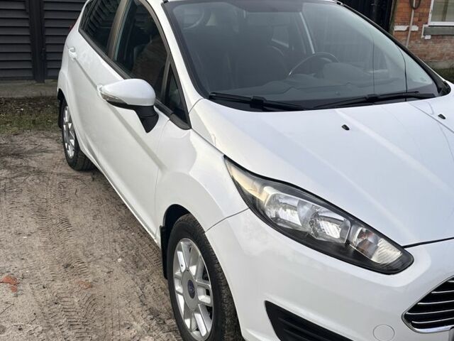 Білий Форд Фієста, об'ємом двигуна 1 л та пробігом 185 тис. км за 5100 $, фото 1 на Automoto.ua