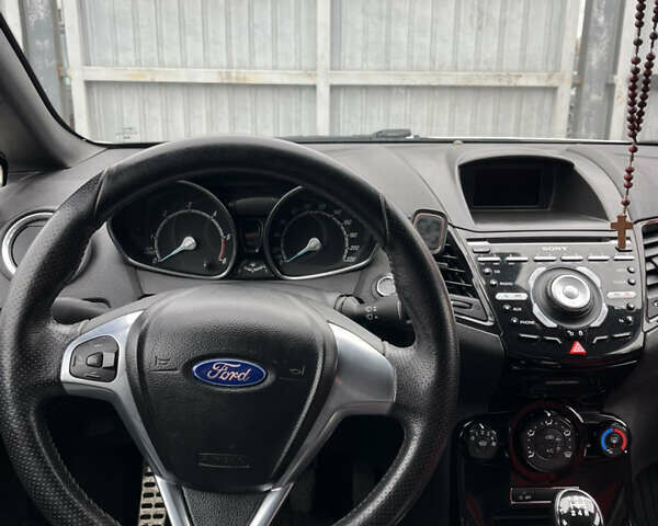 Белый Форд Фиеста, объемом двигателя 1.5 л и пробегом 228 тыс. км за 7800 $, фото 9 на Automoto.ua