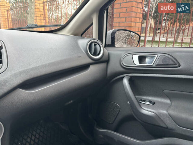 Белый Форд Фиеста, объемом двигателя 1.6 л и пробегом 123 тыс. км за 8999 $, фото 13 на Automoto.ua