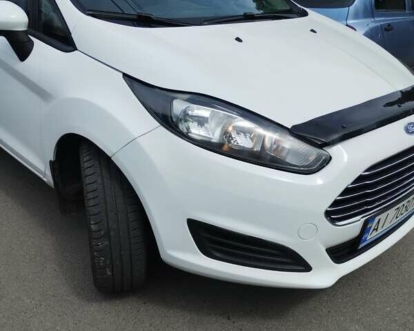 Белый Форд Фиеста, объемом двигателя 1 л и пробегом 93 тыс. км за 7030 $, фото 3 на Automoto.ua