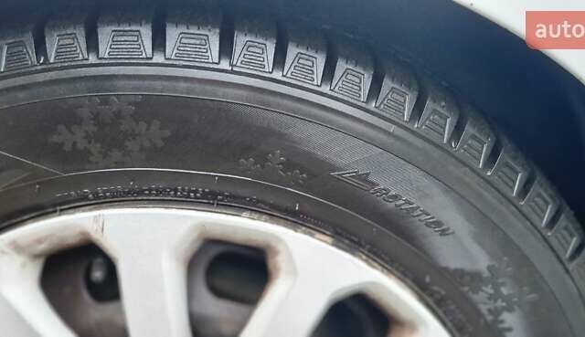 Белый Форд Фиеста, объемом двигателя 1 л и пробегом 112 тыс. км за 5900 $, фото 11 на Automoto.ua