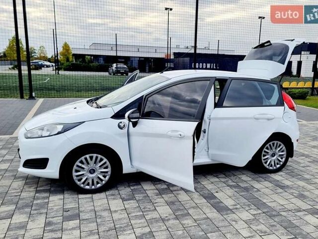 Білий Форд Фієста, об'ємом двигуна 1 л та пробігом 60 тис. км за 9900 $, фото 52 на Automoto.ua