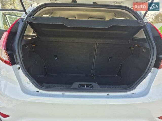 Білий Форд Фієста, об'ємом двигуна 1 л та пробігом 171 тис. км за 6499 $, фото 18 на Automoto.ua