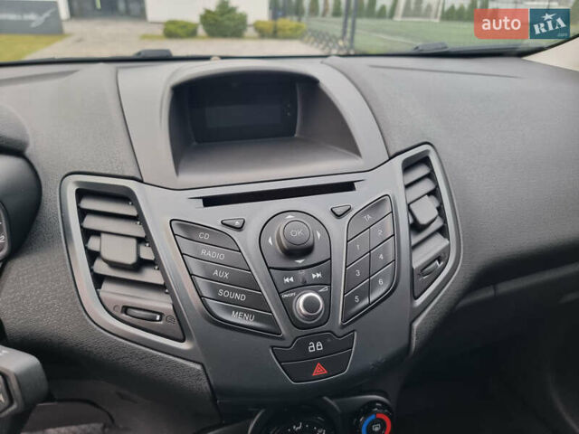 Білий Форд Фієста, об'ємом двигуна 1 л та пробігом 60 тис. км за 9900 $, фото 69 на Automoto.ua