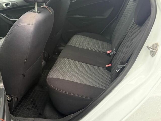 Белый Форд Фиеста, объемом двигателя 1 л и пробегом 82 тыс. км за 6699 $, фото 4 на Automoto.ua