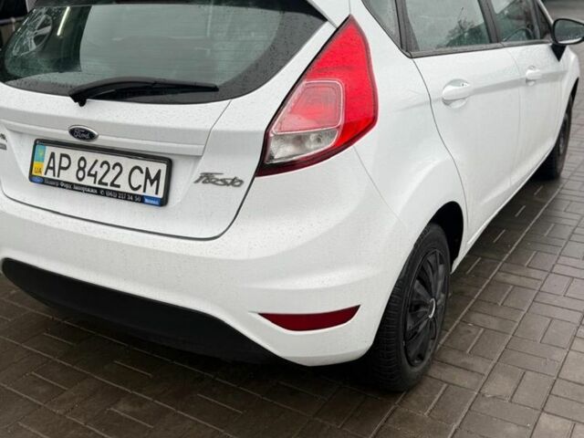 Белый Форд Фиеста, объемом двигателя 1 л и пробегом 82 тыс. км за 6699 $, фото 3 на Automoto.ua