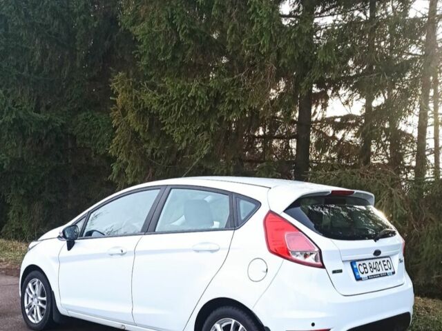 Белый Форд Фиеста, объемом двигателя 1 л и пробегом 112 тыс. км за 7500 $, фото 2 на Automoto.ua