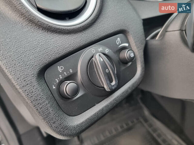 Білий Форд Фієста, об'ємом двигуна 1 л та пробігом 60 тис. км за 9900 $, фото 63 на Automoto.ua