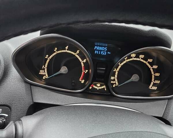 Белый Форд Фиеста, объемом двигателя 1 л и пробегом 140 тыс. км за 6990 $, фото 3 на Automoto.ua