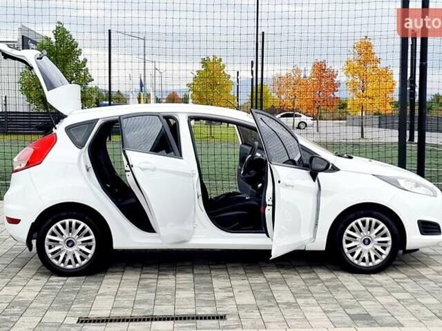 Білий Форд Фієста, об'ємом двигуна 1 л та пробігом 60 тис. км за 9900 $, фото 22 на Automoto.ua