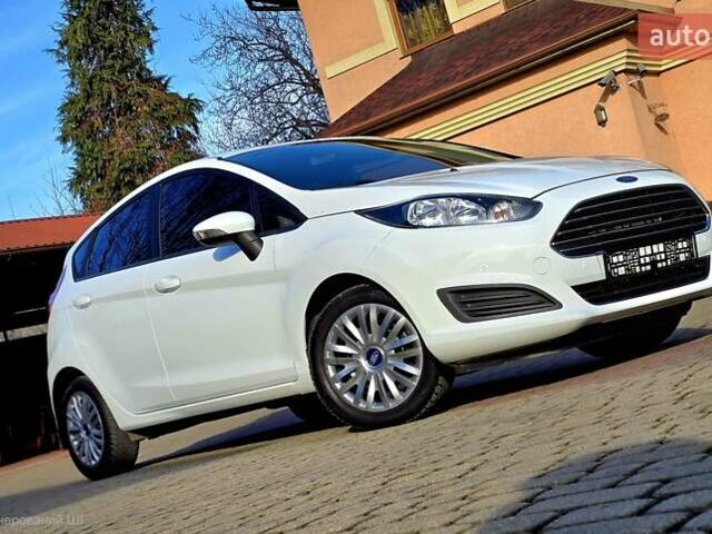Білий Форд Фієста, об'ємом двигуна 1 л та пробігом 60 тис. км за 9999 $, фото 1 на Automoto.ua
