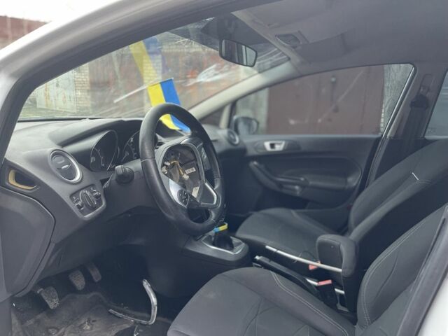 Білий Форд Фієста, об'ємом двигуна 0 л та пробігом 138 тис. км за 3300 $, фото 4 на Automoto.ua