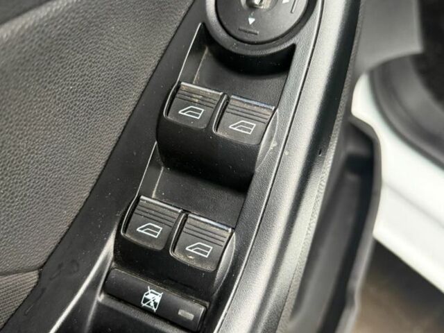 Белый Форд Фиеста, объемом двигателя 1 л и пробегом 82 тыс. км за 6699 $, фото 8 на Automoto.ua