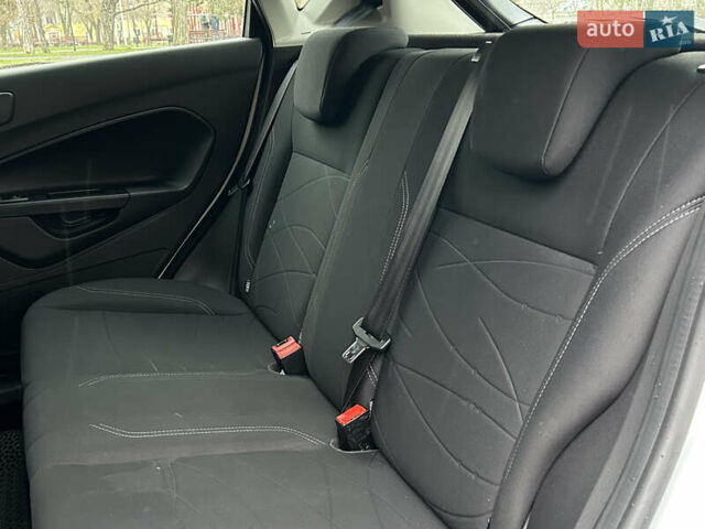 Белый Форд Фиеста, объемом двигателя 1 л и пробегом 44 тыс. км за 7799 $, фото 8 на Automoto.ua