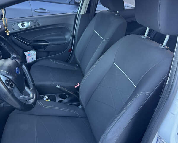 Білий Форд Фієста, об'ємом двигуна 1 л та пробігом 85 тис. км за 8500 $, фото 17 на Automoto.ua