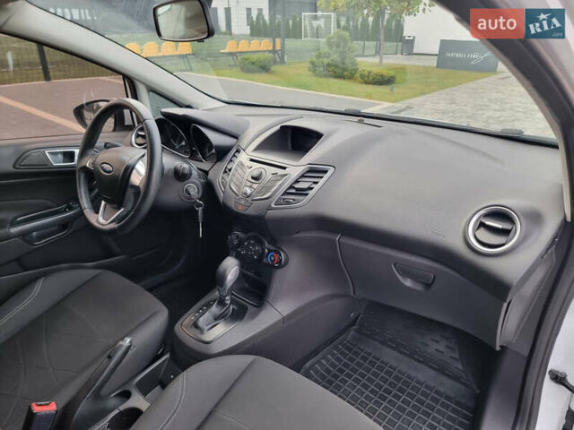 Білий Форд Фієста, об'ємом двигуна 1 л та пробігом 60 тис. км за 9900 $, фото 90 на Automoto.ua