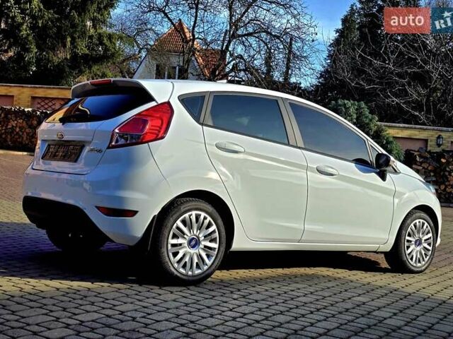 Білий Форд Фієста, об'ємом двигуна 1 л та пробігом 60 тис. км за 9999 $, фото 14 на Automoto.ua