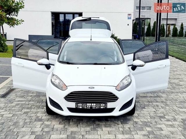 Білий Форд Фієста, об'ємом двигуна 1 л та пробігом 60 тис. км за 9900 $, фото 109 на Automoto.ua