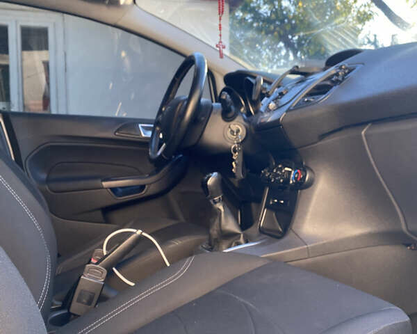 Белый Форд Фиеста, объемом двигателя 1 л и пробегом 142 тыс. км за 6700 $, фото 19 на Automoto.ua