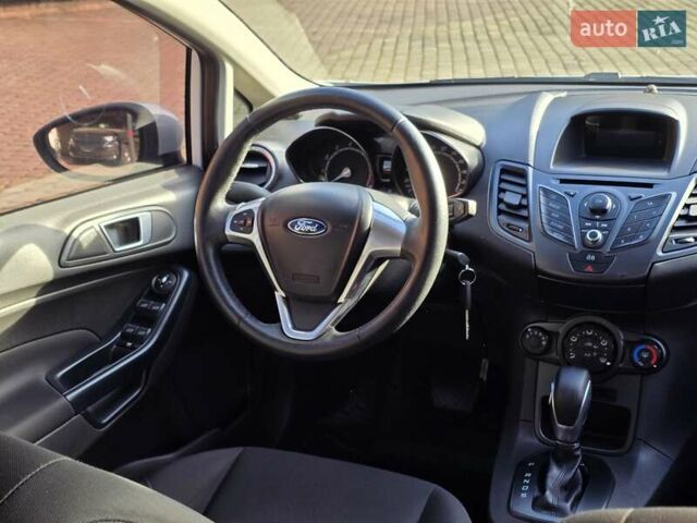 Білий Форд Фієста, об'ємом двигуна 1 л та пробігом 60 тис. км за 9999 $, фото 37 на Automoto.ua