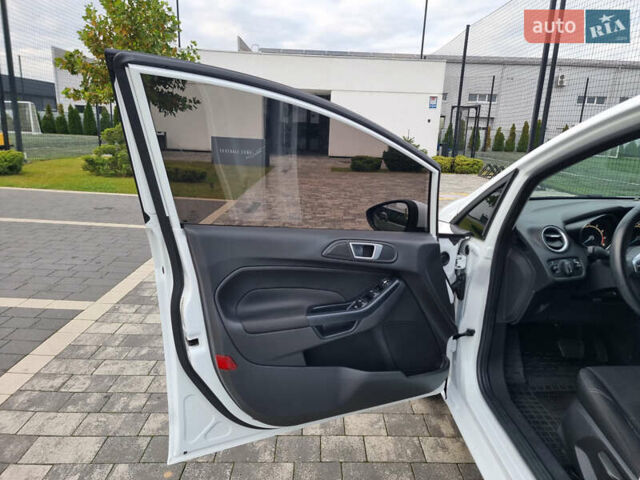 Білий Форд Фієста, об'ємом двигуна 1 л та пробігом 60 тис. км за 9900 $, фото 61 на Automoto.ua