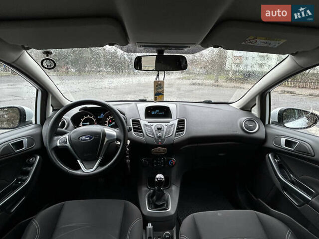 Белый Форд Фиеста, объемом двигателя 1 л и пробегом 44 тыс. км за 7799 $, фото 9 на Automoto.ua