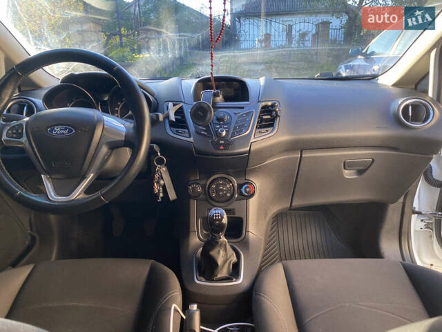 Белый Форд Фиеста, объемом двигателя 1 л и пробегом 142 тыс. км за 6700 $, фото 13 на Automoto.ua