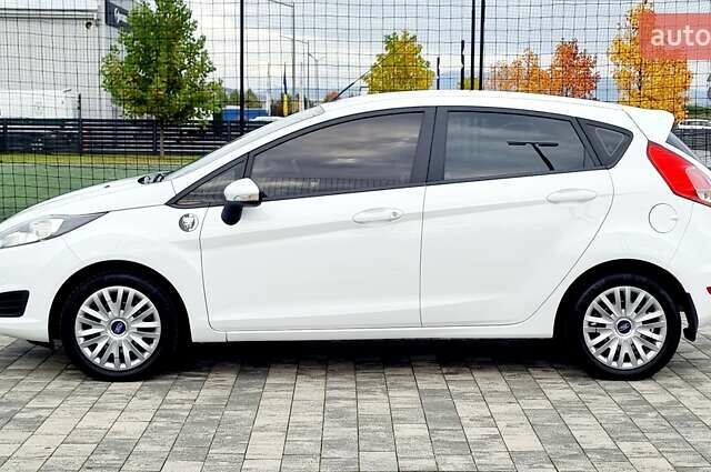 Білий Форд Фієста, об'ємом двигуна 1 л та пробігом 60 тис. км за 9900 $, фото 45 на Automoto.ua
