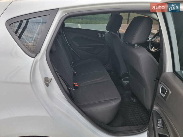 Білий Форд Фієста, об'ємом двигуна 1 л та пробігом 60 тис. км за 9900 $, фото 82 на Automoto.ua