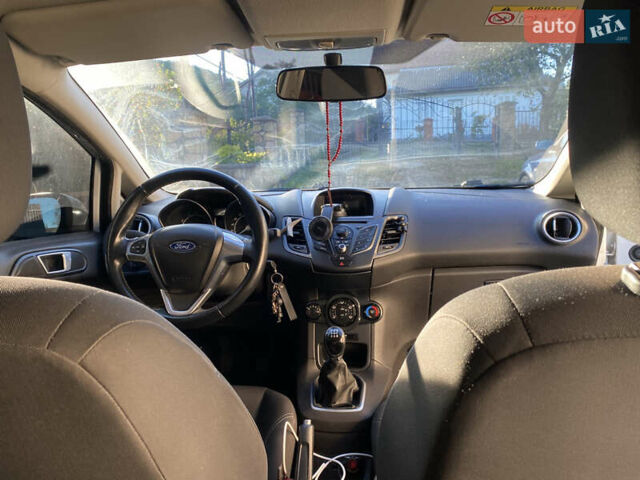 Белый Форд Фиеста, объемом двигателя 1 л и пробегом 142 тыс. км за 6700 $, фото 15 на Automoto.ua