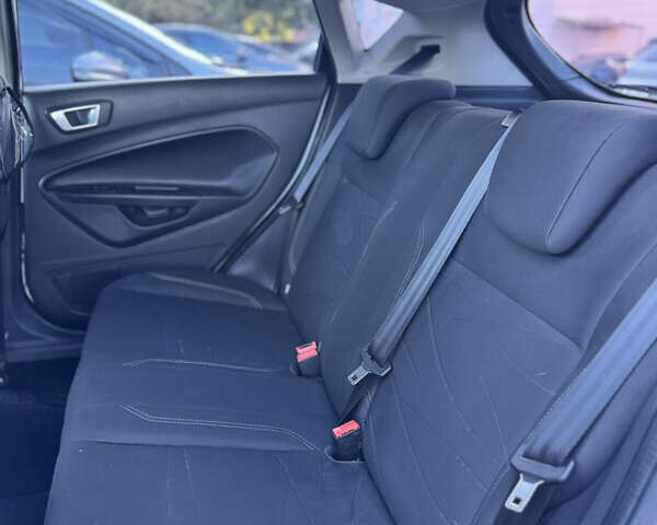 Білий Форд Фієста, об'ємом двигуна 1 л та пробігом 85 тис. км за 8500 $, фото 20 на Automoto.ua