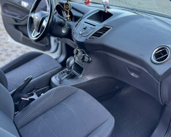 Білий Форд Фієста, об'ємом двигуна 1 л та пробігом 85 тис. км за 8500 $, фото 24 на Automoto.ua