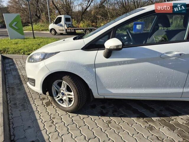Білий Форд Фієста, об'ємом двигуна 1 л та пробігом 171 тис. км за 6499 $, фото 5 на Automoto.ua