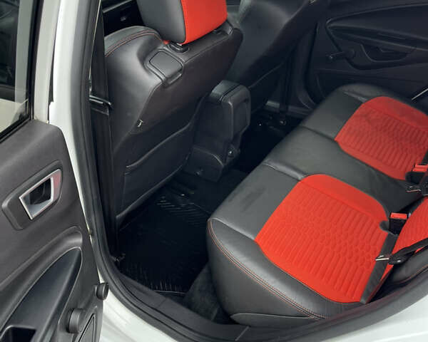 Белый Форд Фиеста, объемом двигателя 1.5 л и пробегом 228 тыс. км за 7800 $, фото 13 на Automoto.ua