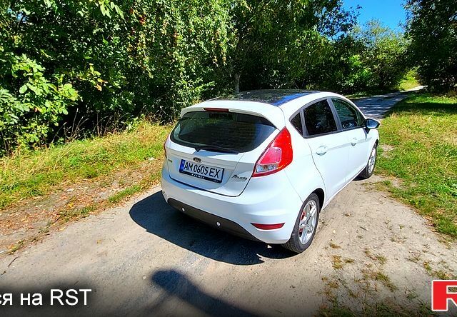 Білий Форд Фієста, об'ємом двигуна 10 л та пробігом 98 тис. км за 7000 $, фото 6 на Automoto.ua