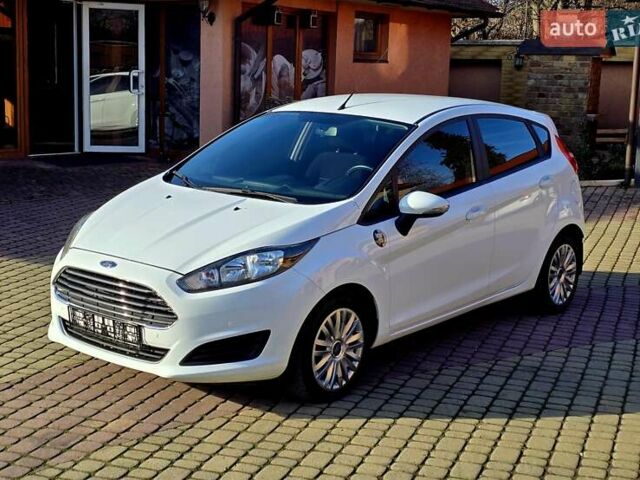Білий Форд Фієста, об'ємом двигуна 1 л та пробігом 60 тис. км за 9999 $, фото 11 на Automoto.ua