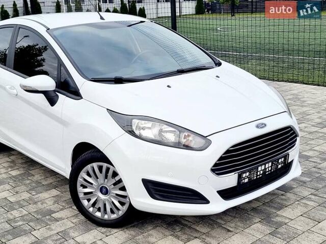 Білий Форд Фієста, об'ємом двигуна 1 л та пробігом 60 тис. км за 9900 $, фото 16 на Automoto.ua