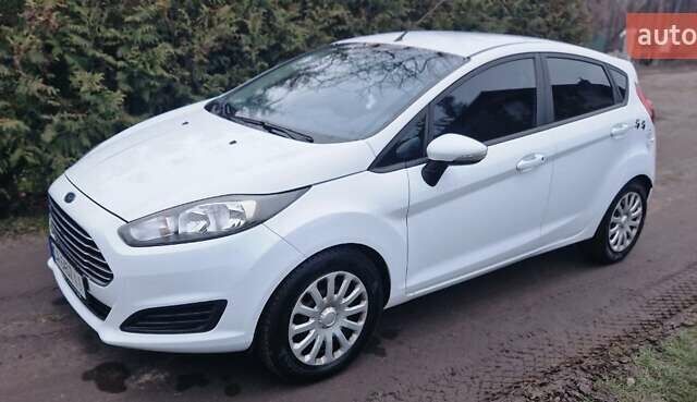 Белый Форд Фиеста, объемом двигателя 1 л и пробегом 112 тыс. км за 5900 $, фото 1 на Automoto.ua