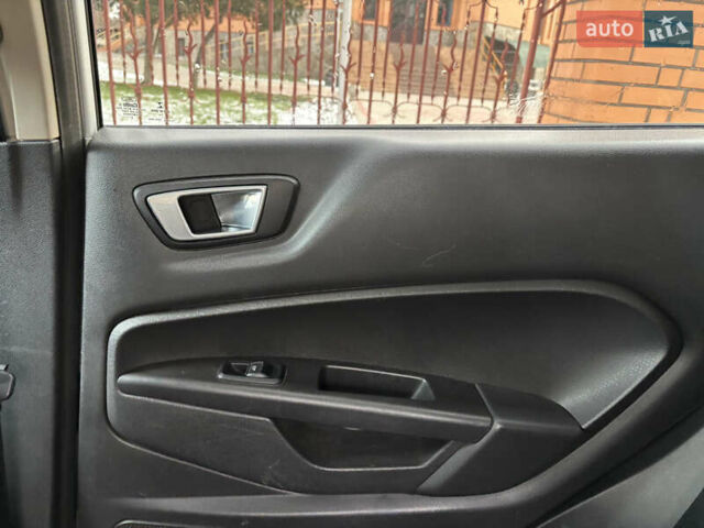 Белый Форд Фиеста, объемом двигателя 1.6 л и пробегом 123 тыс. км за 8999 $, фото 14 на Automoto.ua