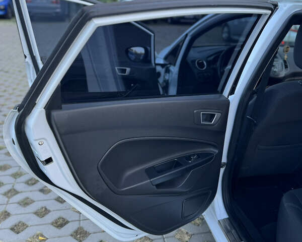 Білий Форд Фієста, об'ємом двигуна 1 л та пробігом 85 тис. км за 8500 $, фото 18 на Automoto.ua