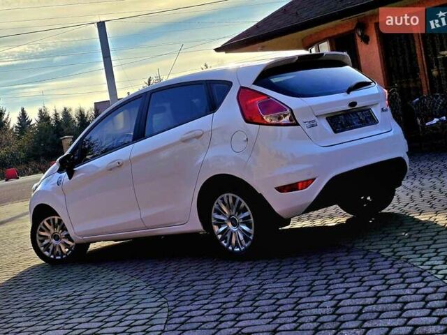 Білий Форд Фієста, об'ємом двигуна 1 л та пробігом 60 тис. км за 9999 $, фото 3 на Automoto.ua