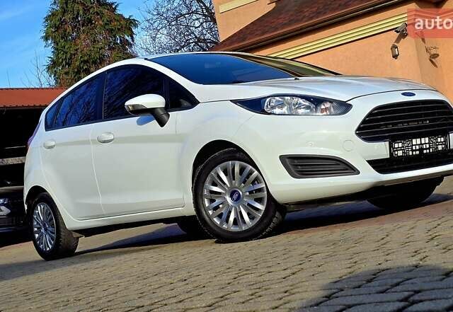 Білий Форд Фієста, об'ємом двигуна 1 л та пробігом 60 тис. км за 9999 $, фото 19 на Automoto.ua