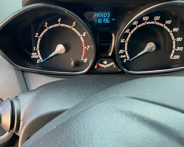 Білий Форд Фієста, об'ємом двигуна 1 л та пробігом 118 тис. км за 8500 $, фото 10 на Automoto.ua