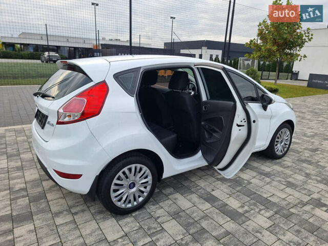 Білий Форд Фієста, об'ємом двигуна 1 л та пробігом 60 тис. км за 9900 $, фото 79 на Automoto.ua