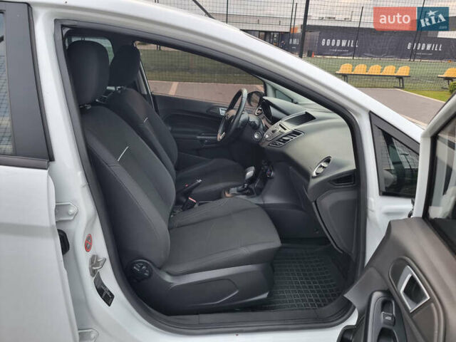 Білий Форд Фієста, об'ємом двигуна 1 л та пробігом 60 тис. км за 9900 $, фото 88 на Automoto.ua