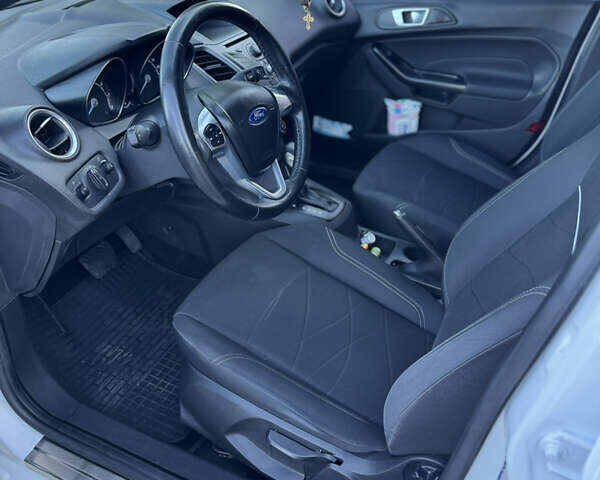 Білий Форд Фієста, об'ємом двигуна 1 л та пробігом 85 тис. км за 8500 $, фото 16 на Automoto.ua