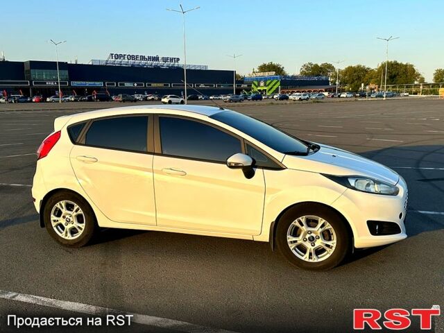 Белый Форд Фиеста, объемом двигателя 1 л и пробегом 115 тыс. км за 8500 $, фото 4 на Automoto.ua