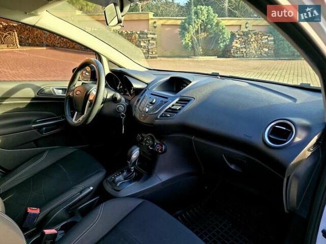 Білий Форд Фієста, об'ємом двигуна 1 л та пробігом 60 тис. км за 9999 $, фото 41 на Automoto.ua